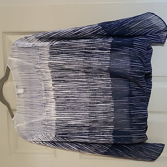 Alfani navy/white sheer ombre top w cami. Sheer winged sleeve,ruched waist P/M. - Picture 7 of 9